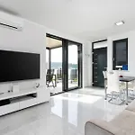 Alex - Ground Floor - Mpolo Medulin