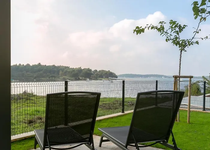 Alex - Ground Floor - Mpolo * Медулин